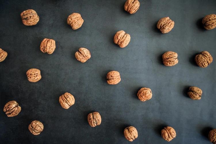 What are the differences between walnuts and pecans