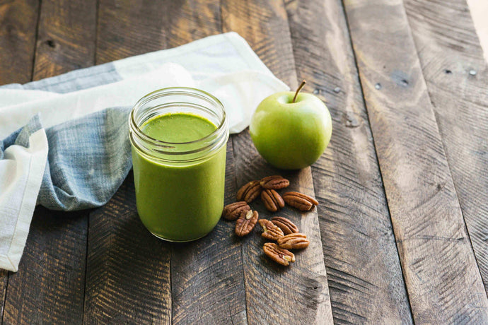 Green Apple and Homemade Pecan Milk Smoothie Recipe